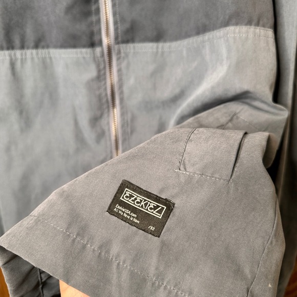 Ezekiel Lightweight Windbreaker Jacket USA Colorblock Hooded Men XL Black Gray - Picture 3 of 8